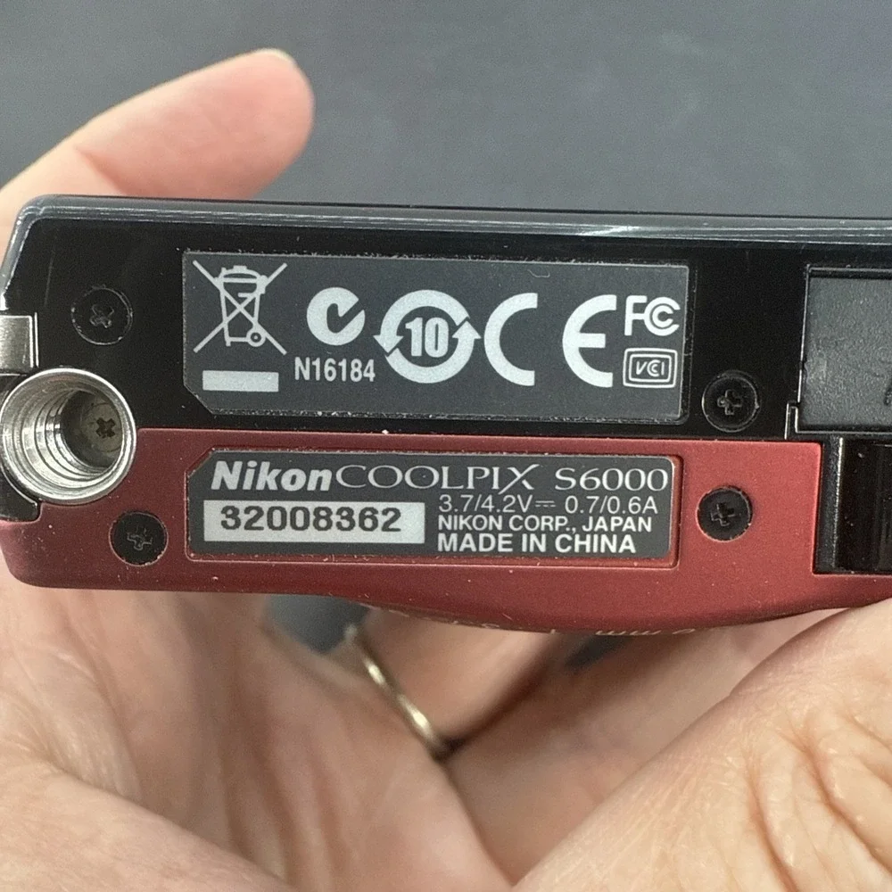 Nikon COOLPIX S6000 14.2MP Compact Camera READ For Parts / Fix
